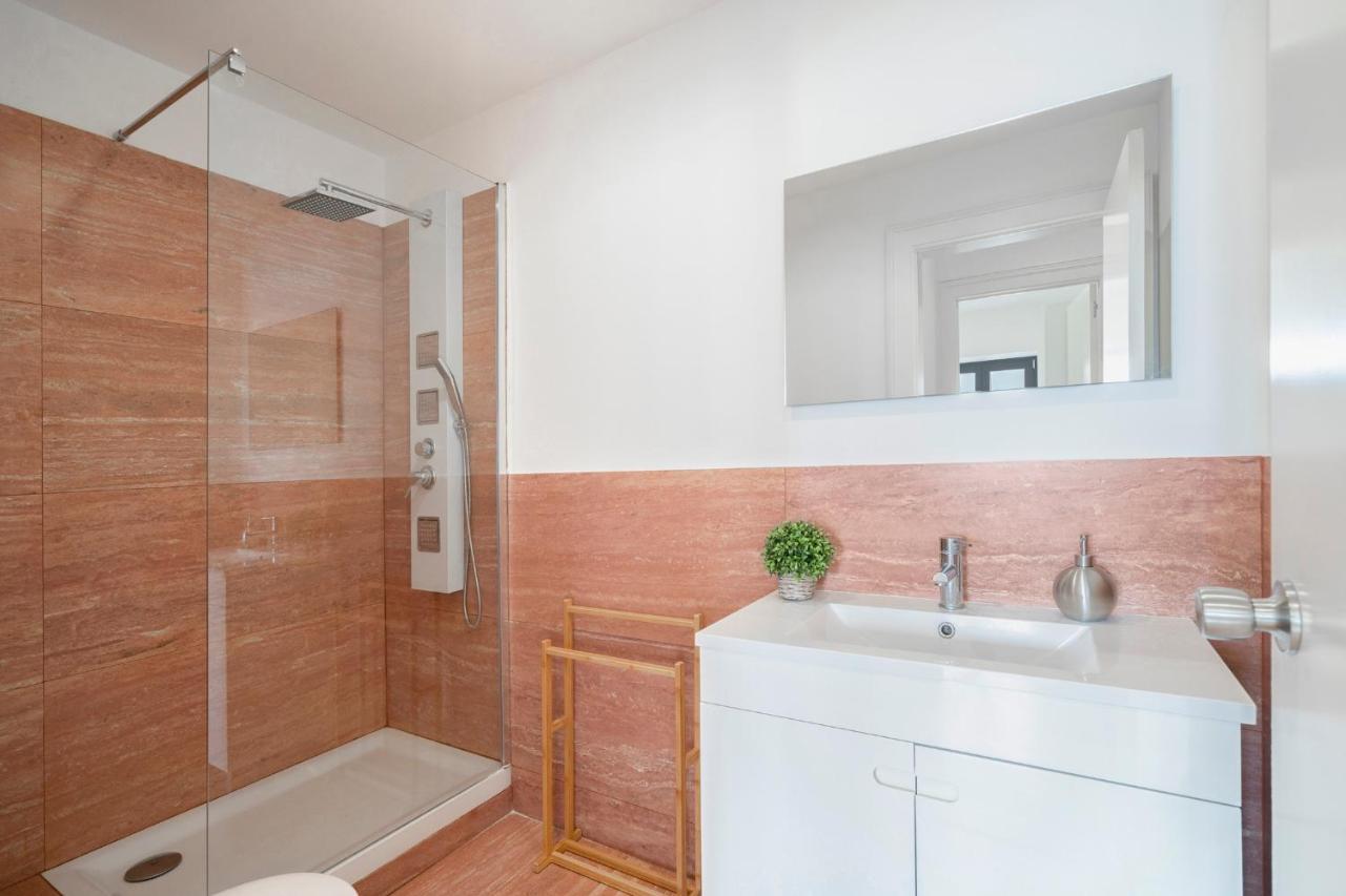 Warm And Cozy Parquet Flooring Apartment In Almada Eksteriør bilde