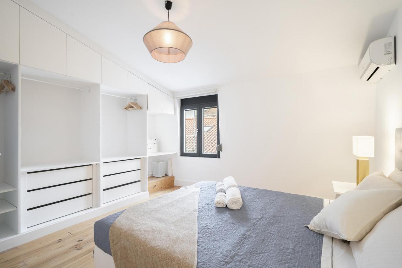 Warm And Cozy Parquet Flooring Apartment In Almada Eksteriør bilde