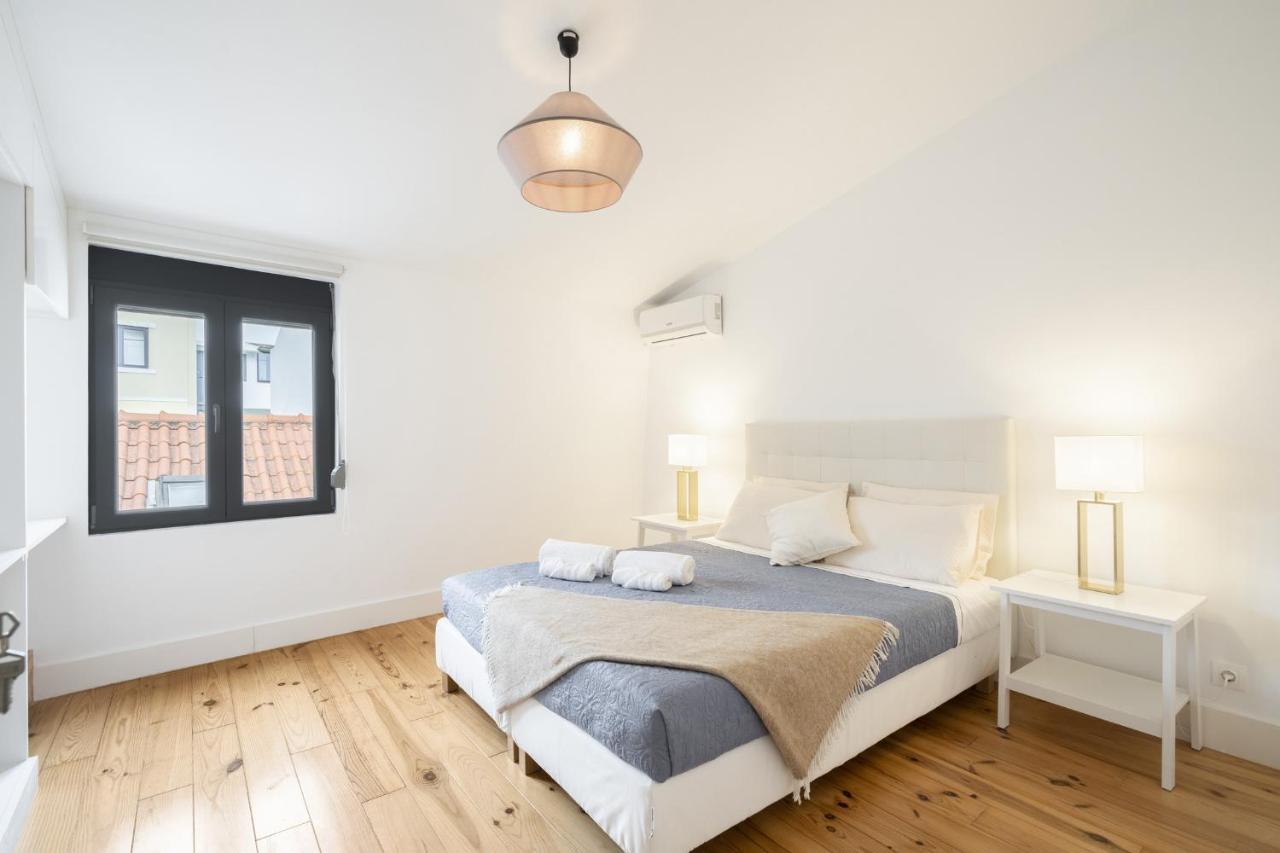 Warm And Cozy Parquet Flooring Apartment In Almada Eksteriør bilde
