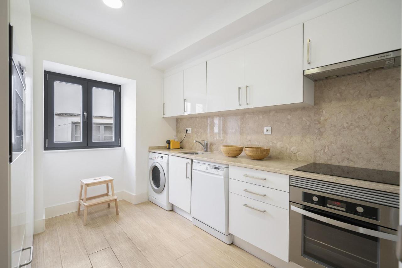 Warm And Cozy Parquet Flooring Apartment In Almada Eksteriør bilde