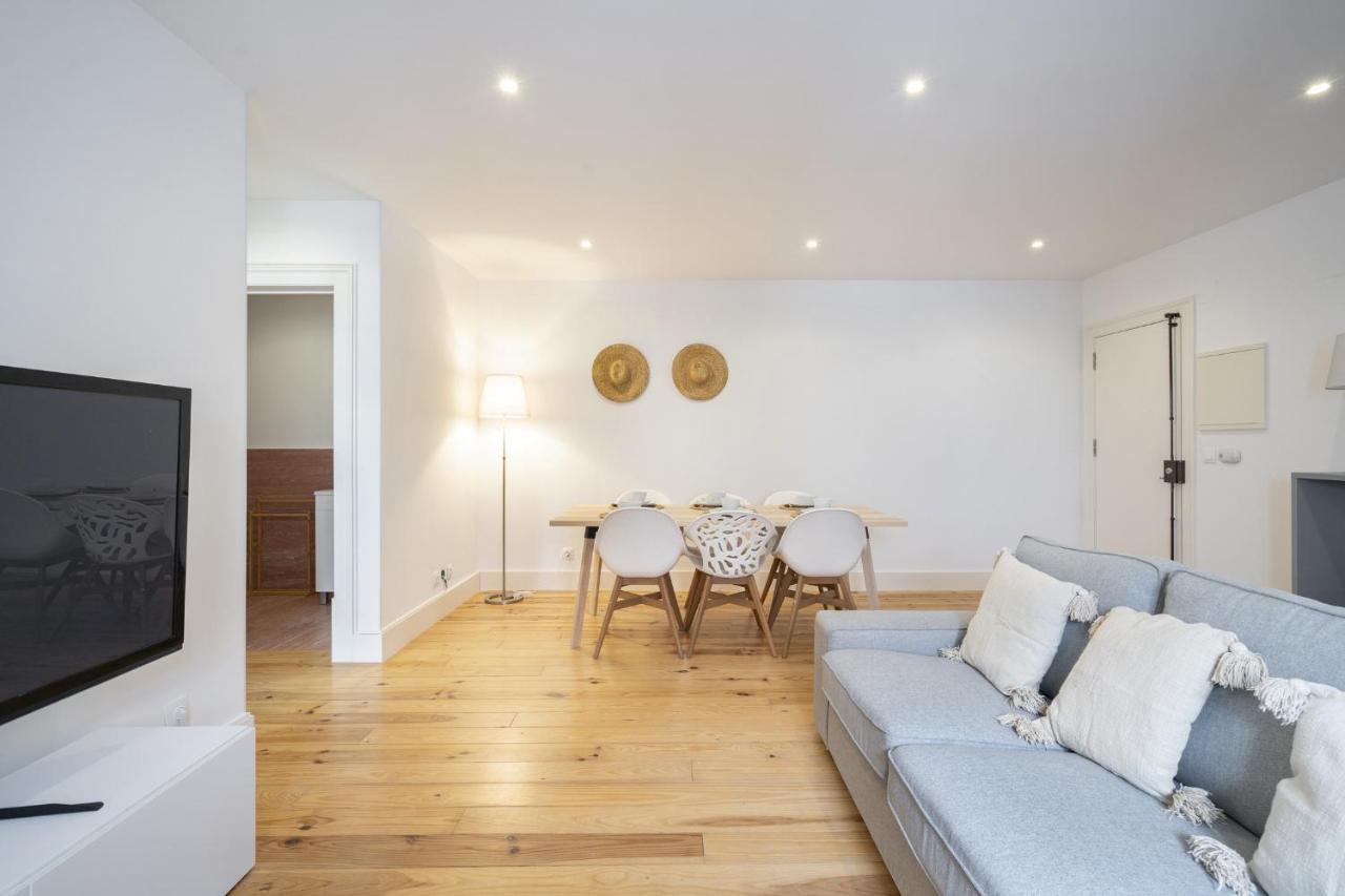 Warm And Cozy Parquet Flooring Apartment In Almada Eksteriør bilde