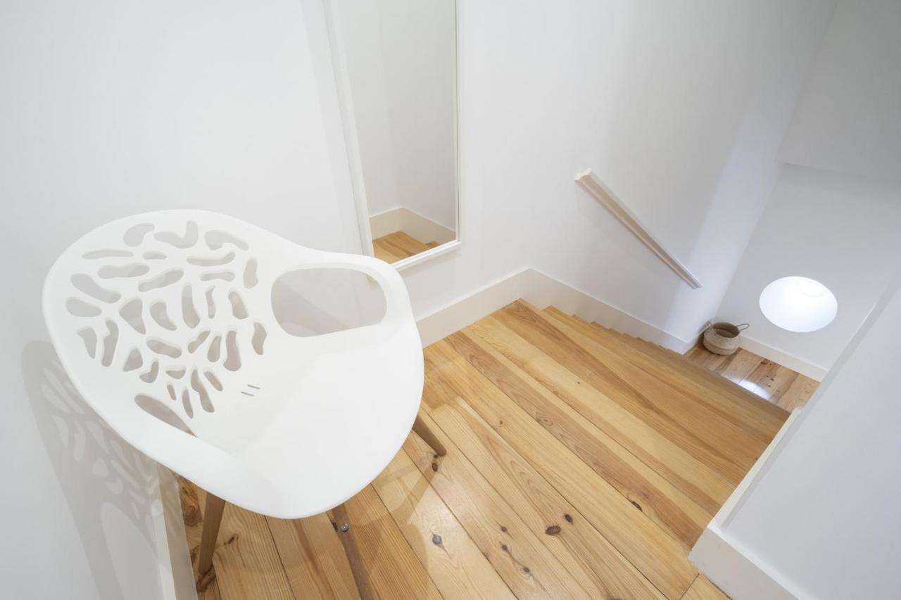 Warm And Cozy Parquet Flooring Apartment In Almada Eksteriør bilde