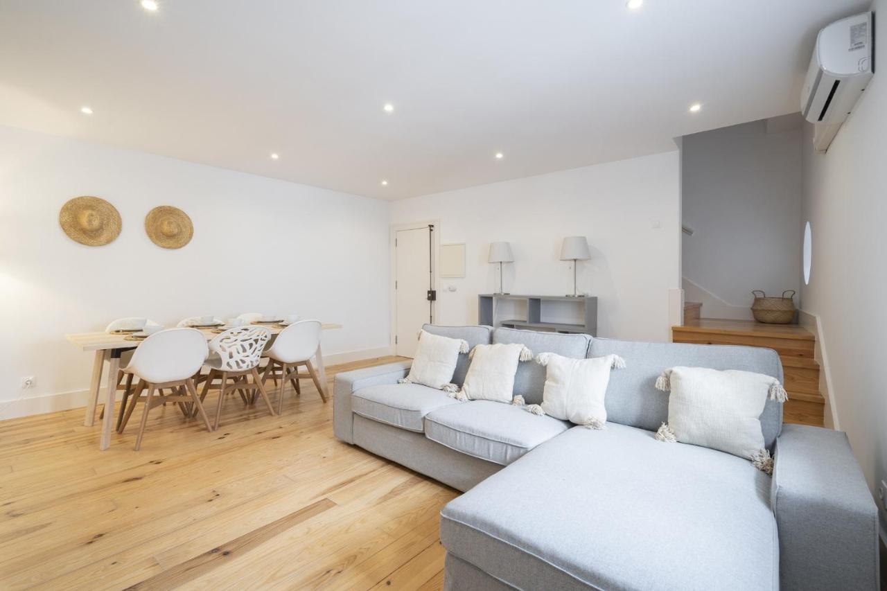 Warm And Cozy Parquet Flooring Apartment In Almada Eksteriør bilde